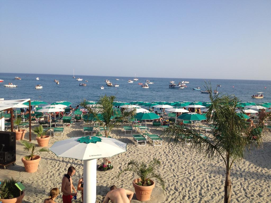 Hotel Mediterraneo Roccella Ionica Eksteriør billede
