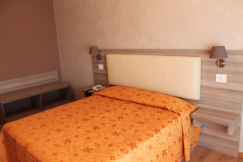 Hotel Mediterraneo Roccella Ionica Eksteriør billede