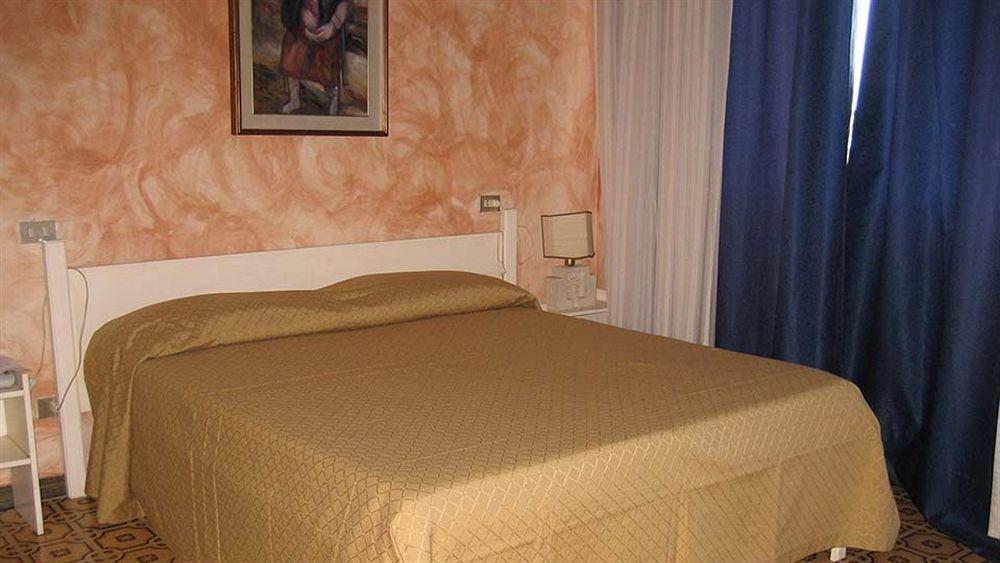Hotel Mediterraneo Roccella Ionica Eksteriør billede