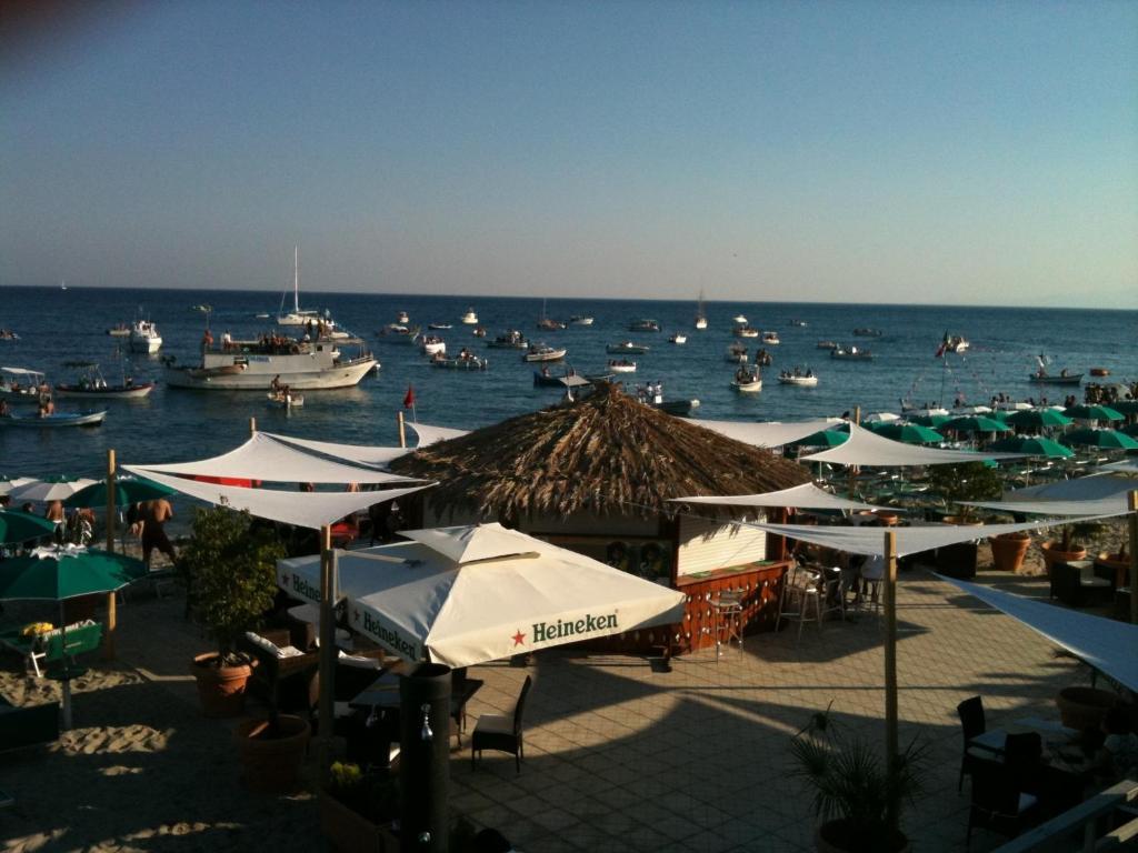 Hotel Mediterraneo Roccella Ionica Eksteriør billede