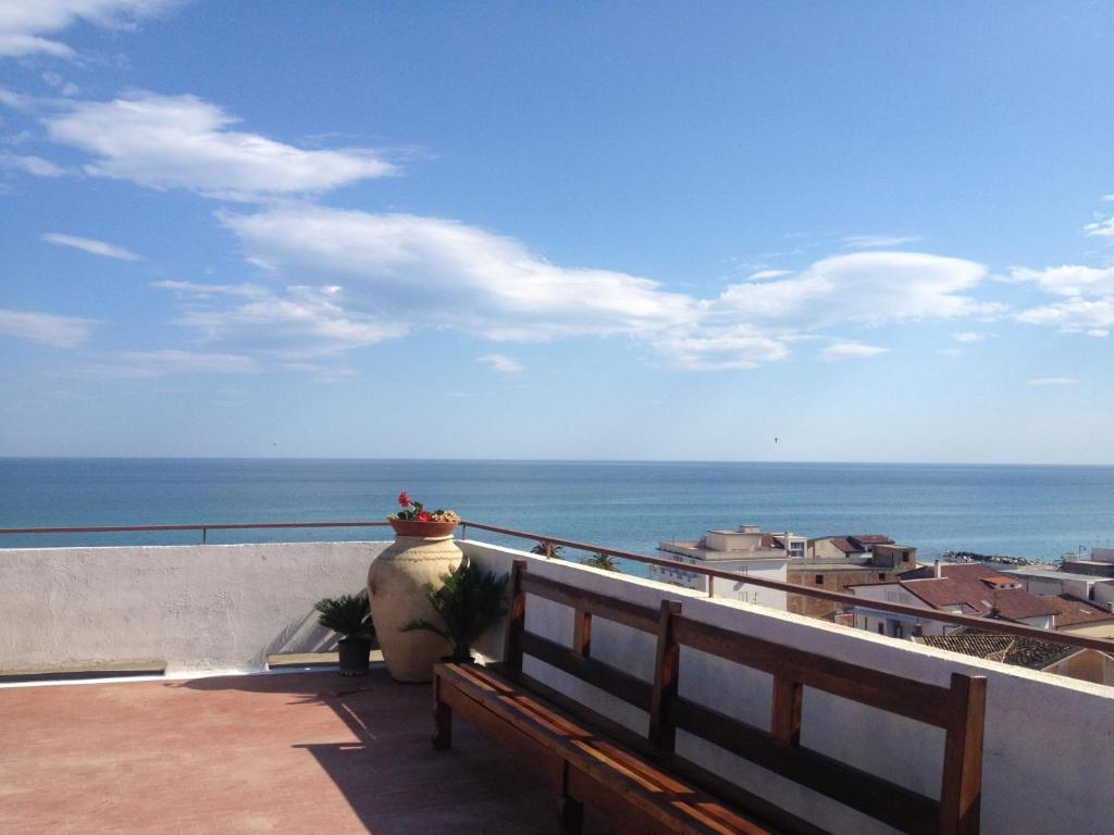 Hotel Mediterraneo Roccella Ionica Eksteriør billede