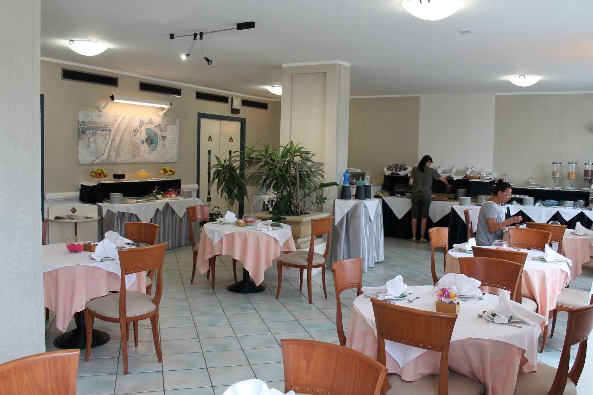 Hotel Mediterraneo Roccella Ionica Eksteriør billede
