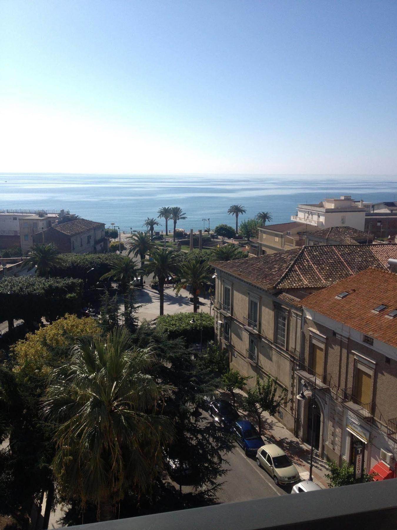 Hotel Mediterraneo Roccella Ionica Eksteriør billede