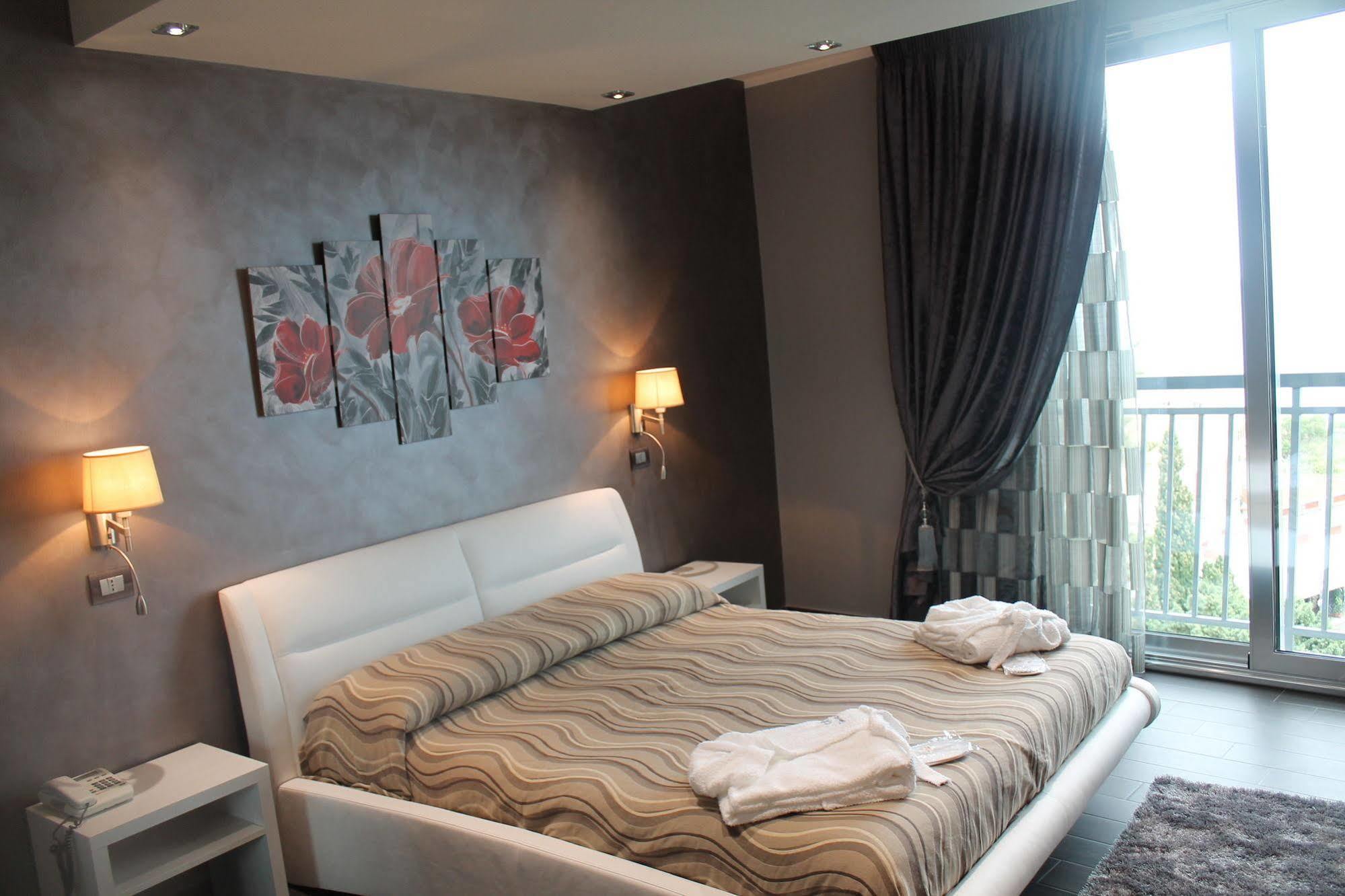 Hotel Mediterraneo Roccella Ionica Eksteriør billede