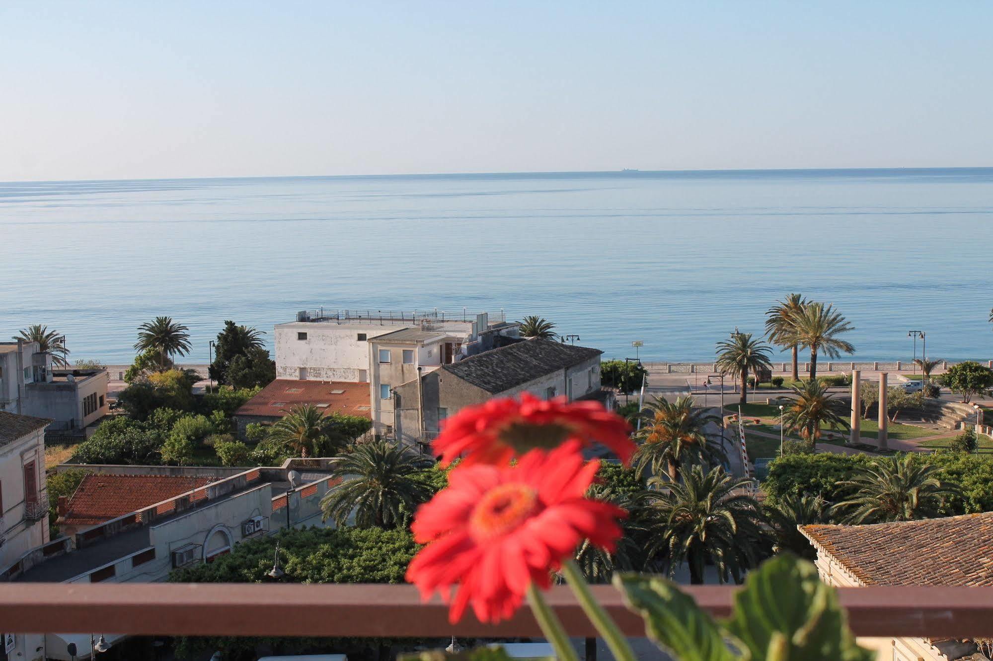 Hotel Mediterraneo Roccella Ionica Eksteriør billede